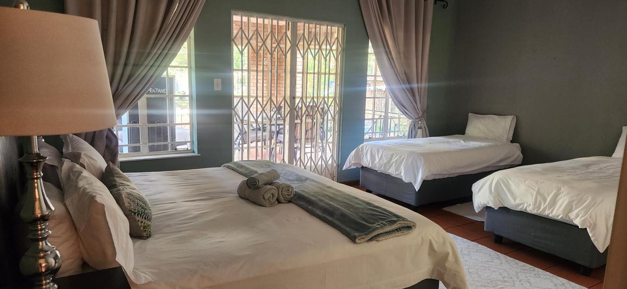 Mahogany Guesthouse ネルスプロイト エクステリア 写真